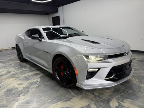 Used 2016 Chevrolet Camaro SS RWD image 4