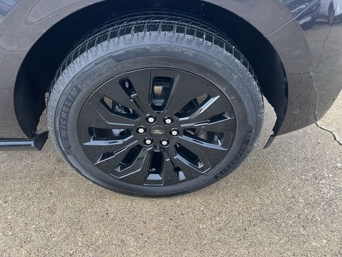 Used 2025 Ford Expedition Max Platinum w/ Stealth Appearance Package AWD/4WD image 2