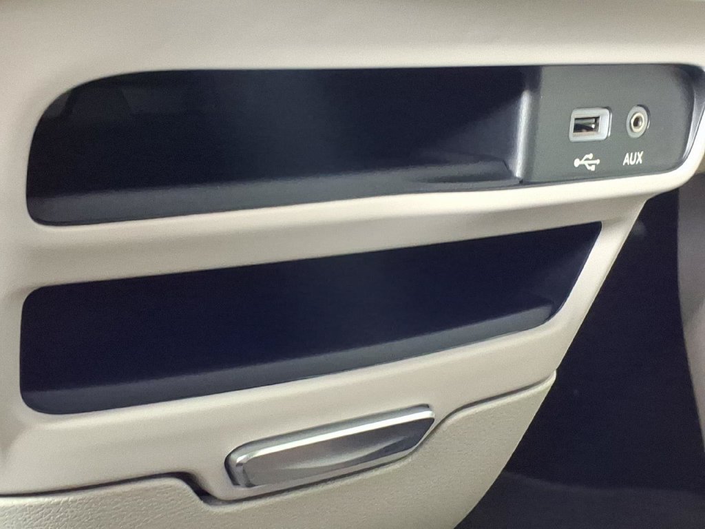 Used 2020 Chrysler Pacifica Limited FWD image 29