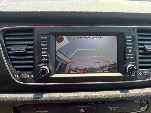 Used 2020 Kia Sedona LX FWD image 23