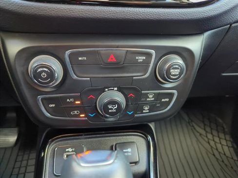 Used 2021 Jeep Compass Latitude image 11