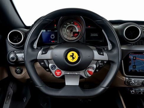 Used 2019 Ferrari Portofino image 6