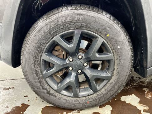 Used 2015 Jeep Cherokee Trailhawk AWD/4WD image 26