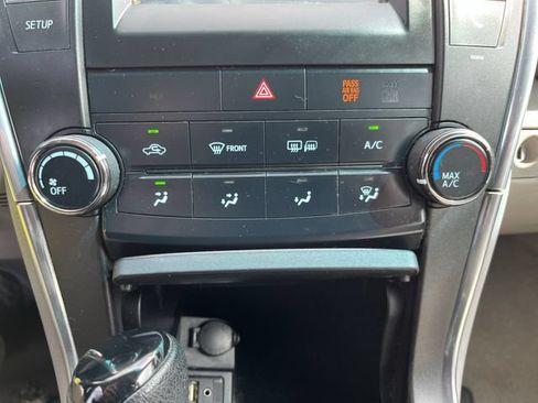 Used 2016 Toyota Camry LE FWD image 17