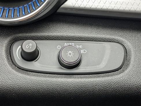 Certified 2025 Chevrolet Trax LT image 31