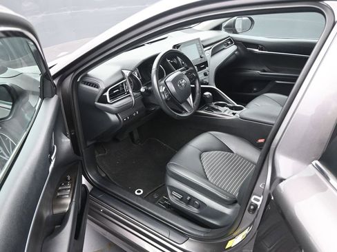 Used 2024 Toyota Camry SE image 9