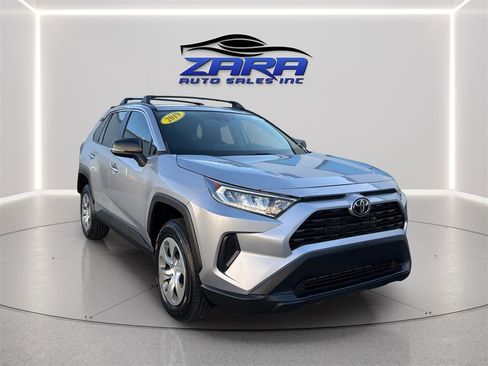 Used 2019 Toyota RAV4 LE AWD/4WD image 9