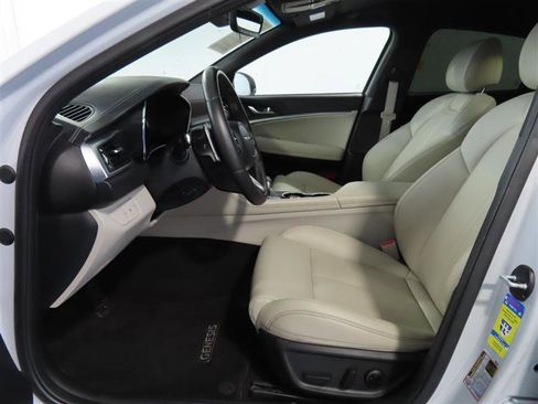 Used 2023 Genesis G70 2.0T image 16