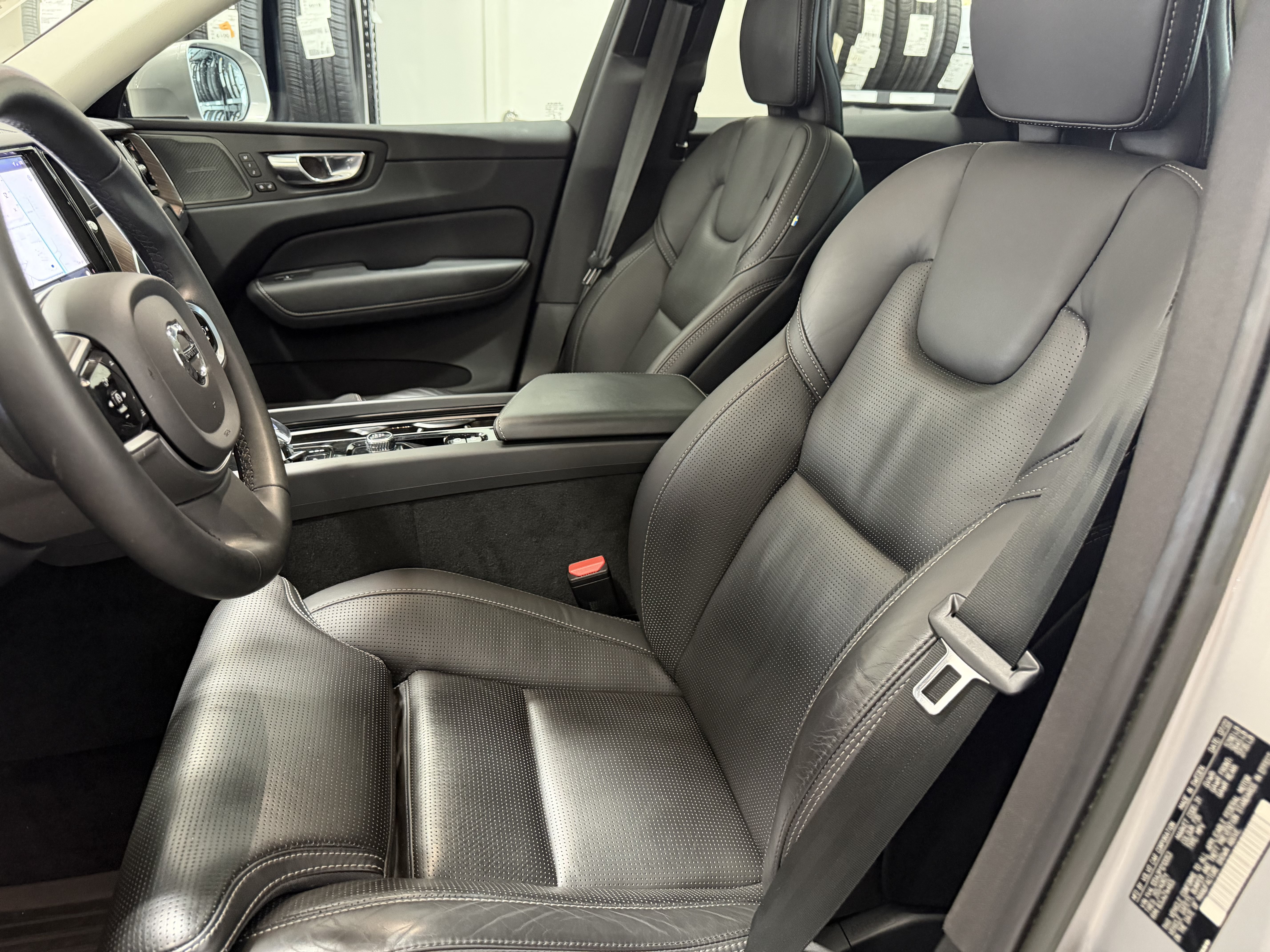 Used 2023 Volvo XC60 B5 Ultimate w/ Climate Package FWD image 10
