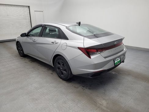 Used 2021 Hyundai Elantra SEL image 3