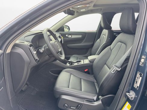 New 2026 Volvo XC40 B5 Core image 9