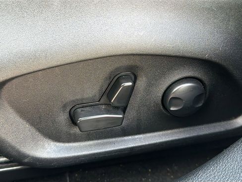 Used 2023 Jeep Compass Latitude image 24