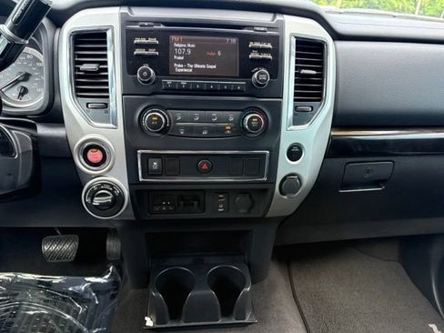 Used 2018 Nissan Titan SV AWD/4WD image 19