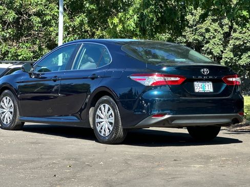 Used 2018 Toyota Camry FWD image 6