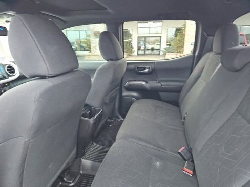 Used 2016 Toyota Tacoma TRD Sport image 8