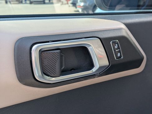 Used 2023 Ford Bronco Wildtrak image 16