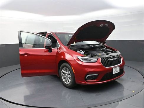 New 2026 Chrysler Pacifica Select image 25
