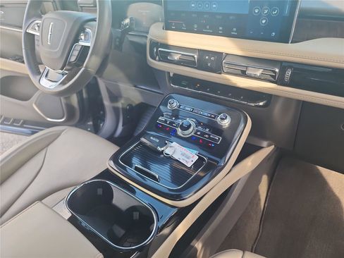 Used 2022 Lincoln Nautilus Reserve image 27
