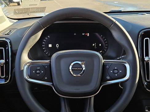 Certified 2023 Volvo XC40 B5 Plus image 20