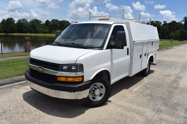 Used 2017 Chevrolet Express 3500 RWD image 2