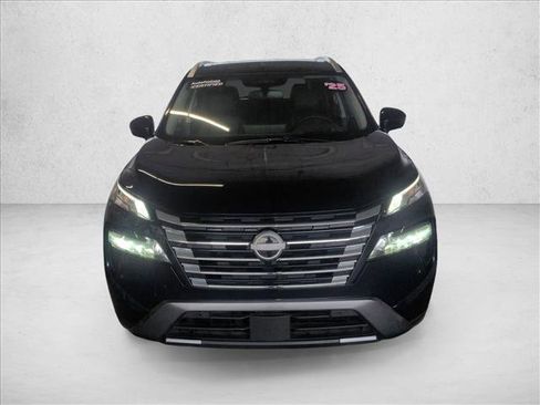 Used 2025 Nissan Rogue SL w/ Tech Package image 2