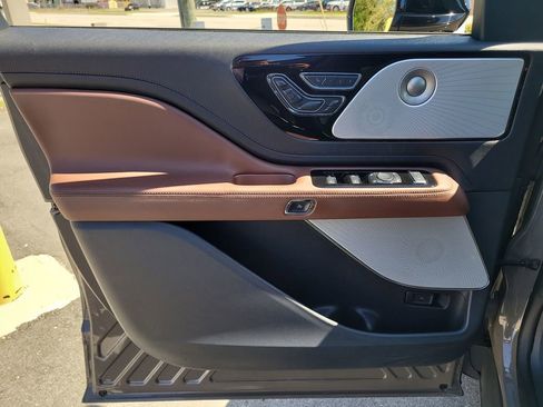 Used 2025 Lincoln Aviator Reserve w/ Equipment Group 201A image 15