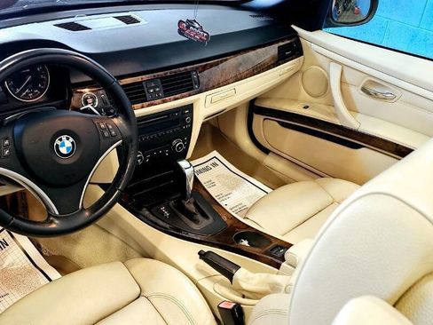 Used 2011 BMW 335i Convertible image 23