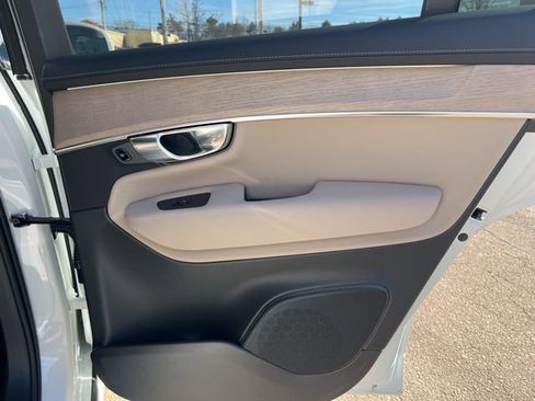New 2026 Volvo XC90 T8 Plus w/ Protection Package Premier AWD/4WD image 15