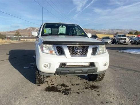 Used 2017 Nissan Frontier PRO-4X image 3