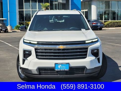 Used 2024 Chevrolet Traverse LT FWD image 3