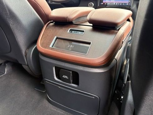 Used 2025 Lincoln Navigator Reserve image 35