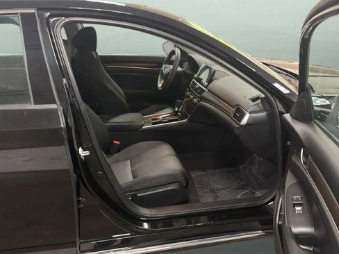 Used 2018 Honda Accord EX image 22