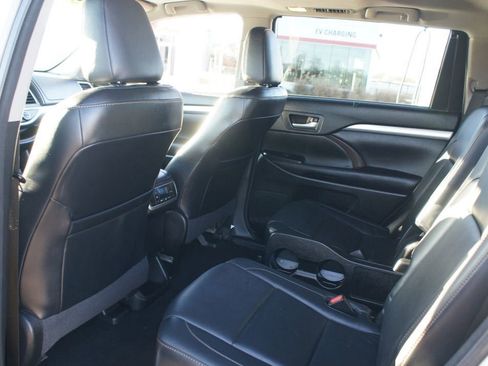 Used 2015 Toyota Highlander XLE image 12