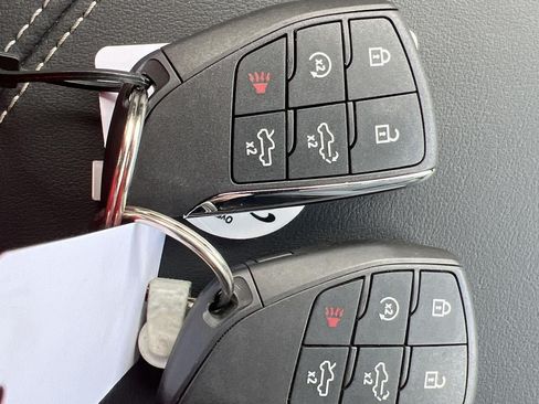 Used 2025 Chevrolet Silverado EV LT AWD/4WD image 9