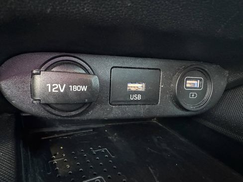 Used 2021 Hyundai Elantra Limited image 25