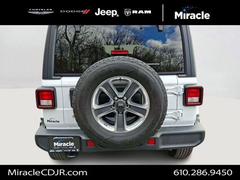 Certified 2018 Jeep Wrangler Unlimited Sahara image 5