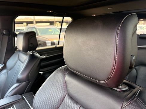 Used 2022 Jeep Wagoneer Series III w/ Premium Group I AWD/4WD image 23
