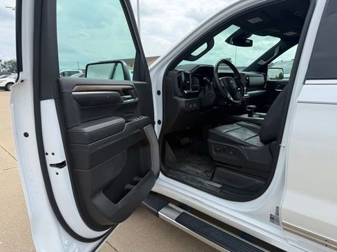 Used 2024 Chevrolet Silverado 1500 High Country w/ High Country Premium Package AWD/4WD image 10
