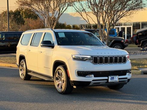 Certified 2024 Jeep Wagoneer L Series II w/ Flexible Seating Group image 1