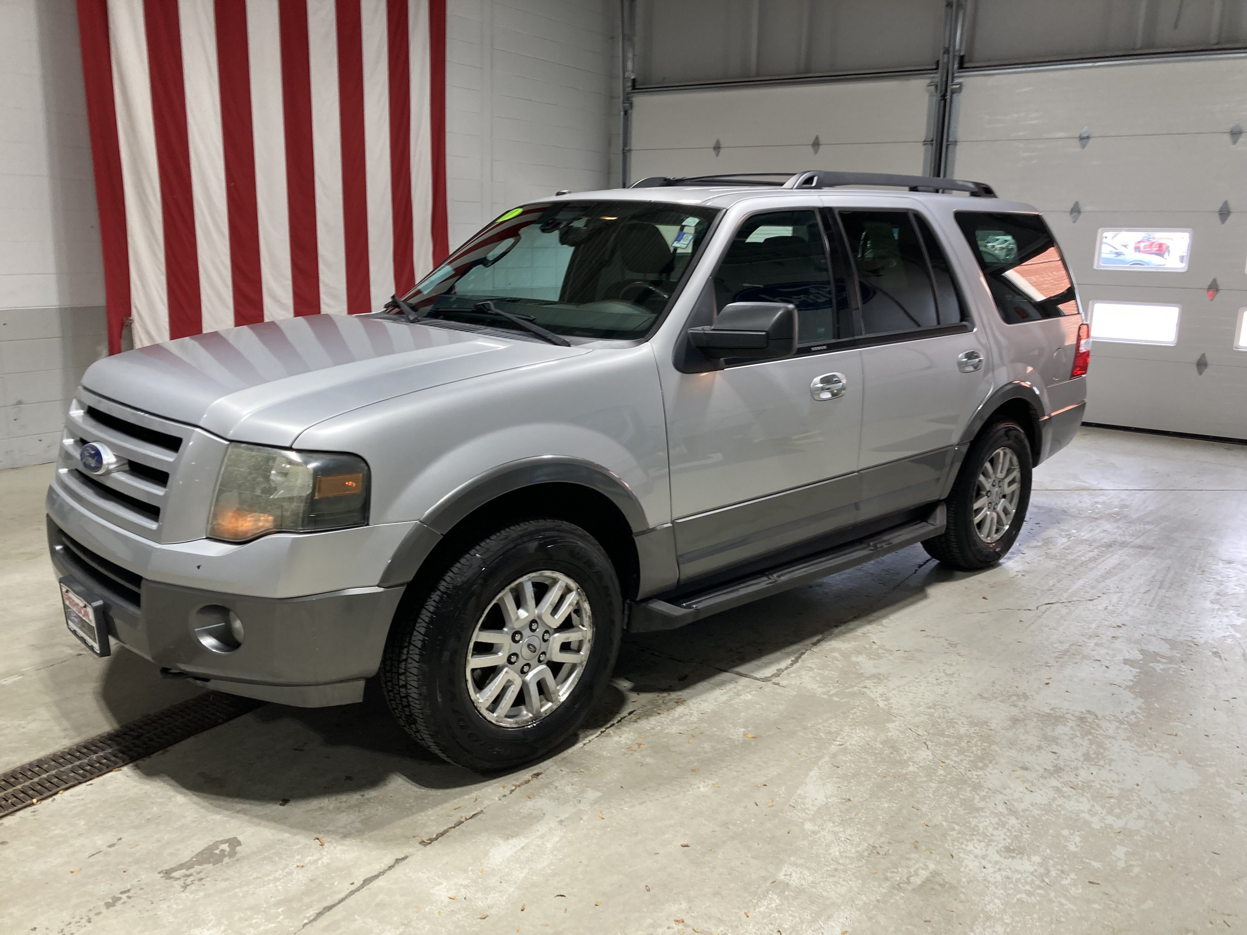 Used 2011 Ford Expedition XLT w/ 202A Rapid Spec Order Code AWD/4WD image 1