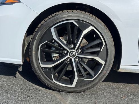 Certified 2024 Nissan Altima 2.5 SR image 10