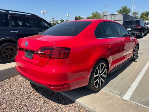 Used 2013 Volkswagen Jetta GLI FWD image 4