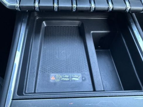 Used 2025 GMC Acadia Elevation image 14