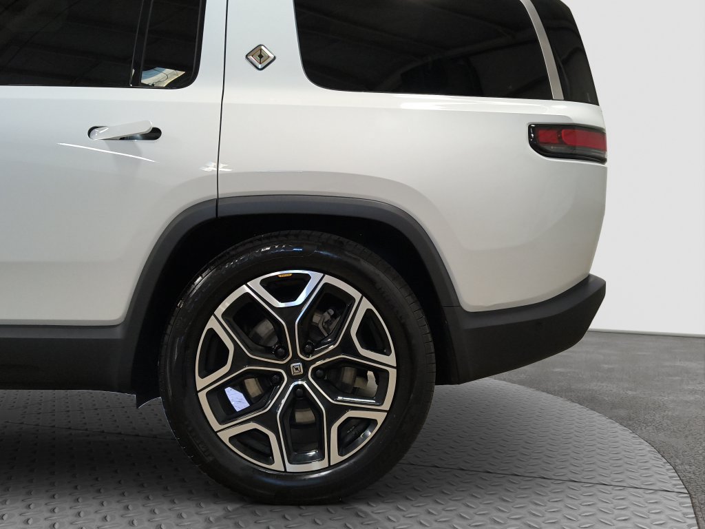 Used 2025 Rivian R1S Adventure Dual AWD/4WD image 31