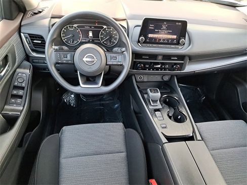 Used 2023 Nissan Rogue SV image 15