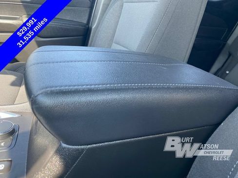Used 2023 Chevrolet Traverse LT FWD image 28