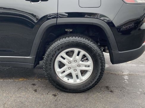 Certified 2024 Jeep Grand Cherokee Laredo image 24