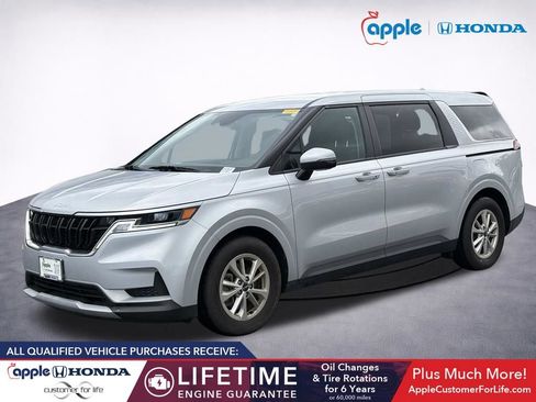 Used 2023 Kia Carnival LX FWD image 3