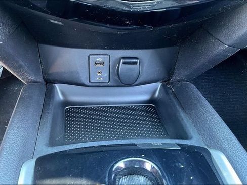 Used 2015 Nissan Rogue SV w/ SV Family Package AWD/4WD image 16