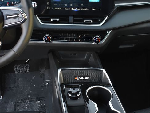 New 2026 Chevrolet Equinox LT w/ Convenience Package II image 14